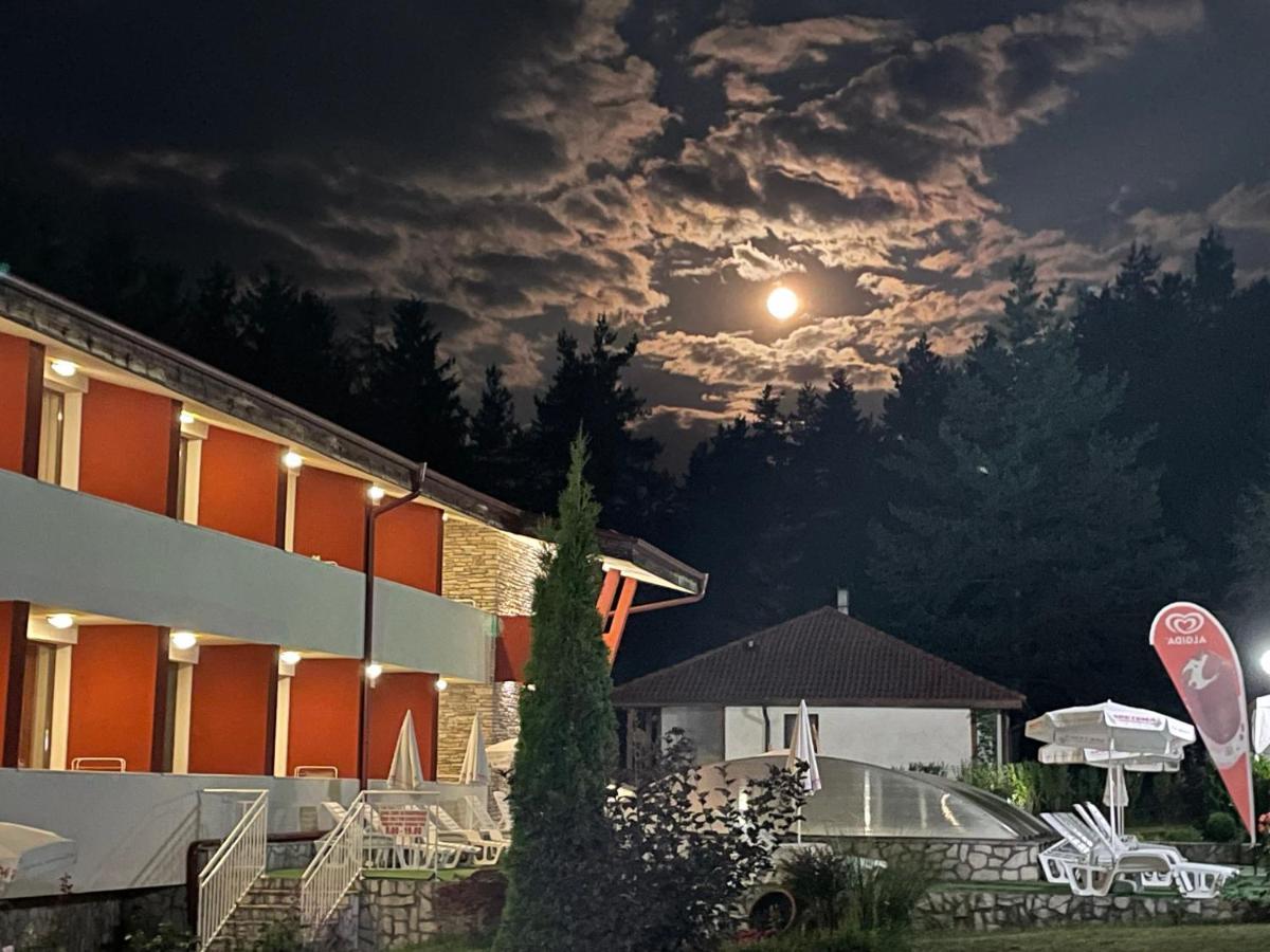 Paradise Spa Hotel Цигов-Чарк Экстерьер фото
